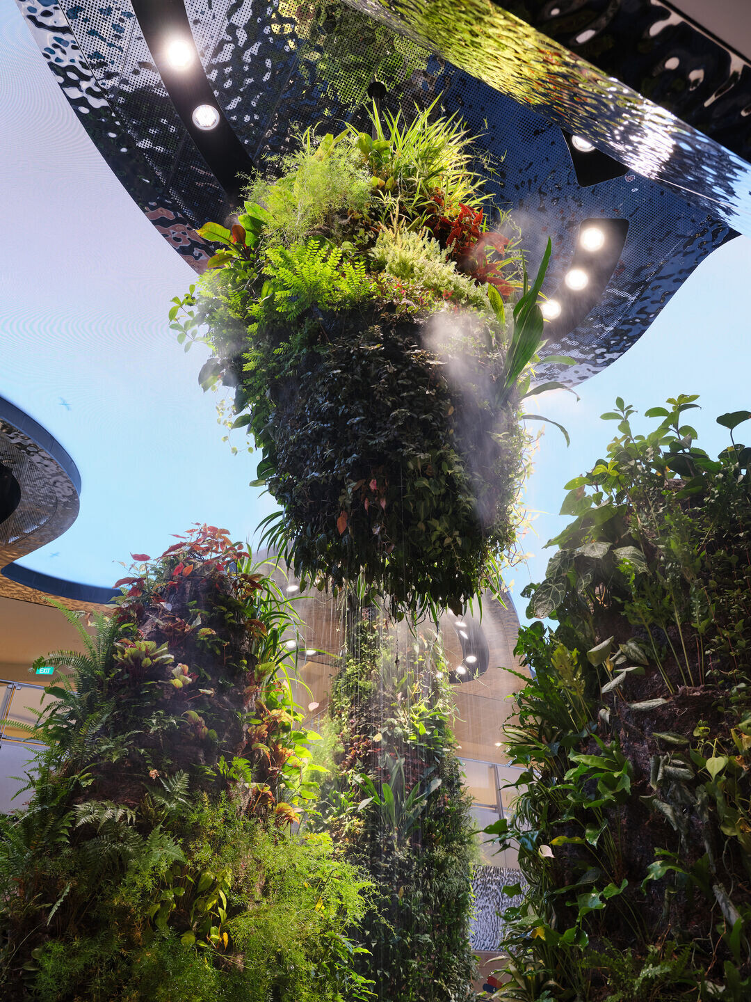 https://archello.com/story/142342/attachments/photos-videos/51 photo_credit Changi Airport Group - Fabian Ong