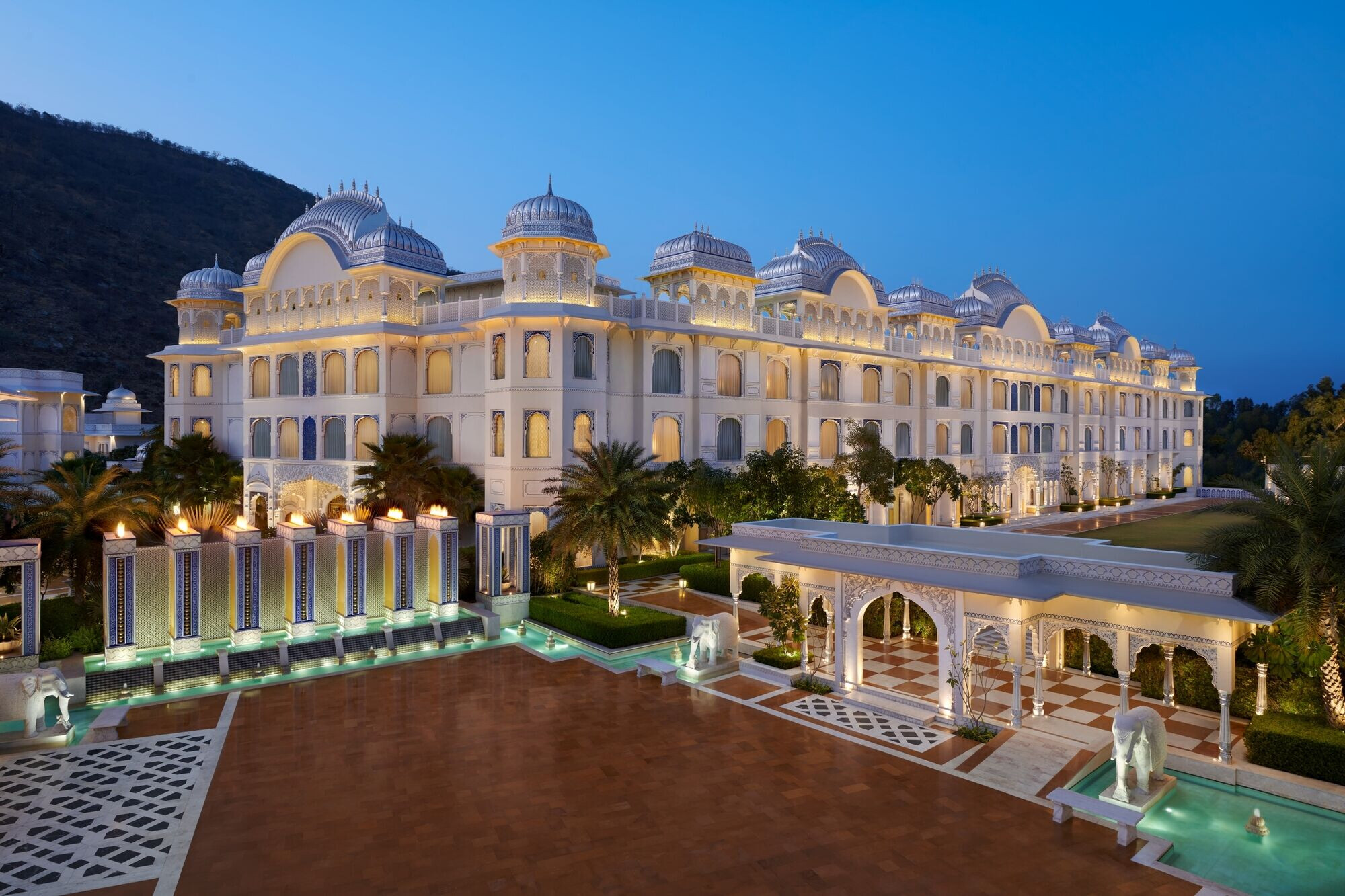 https://archello.com/story/142316/attachments/photos-videos/5 photo_credit The Leela Palace