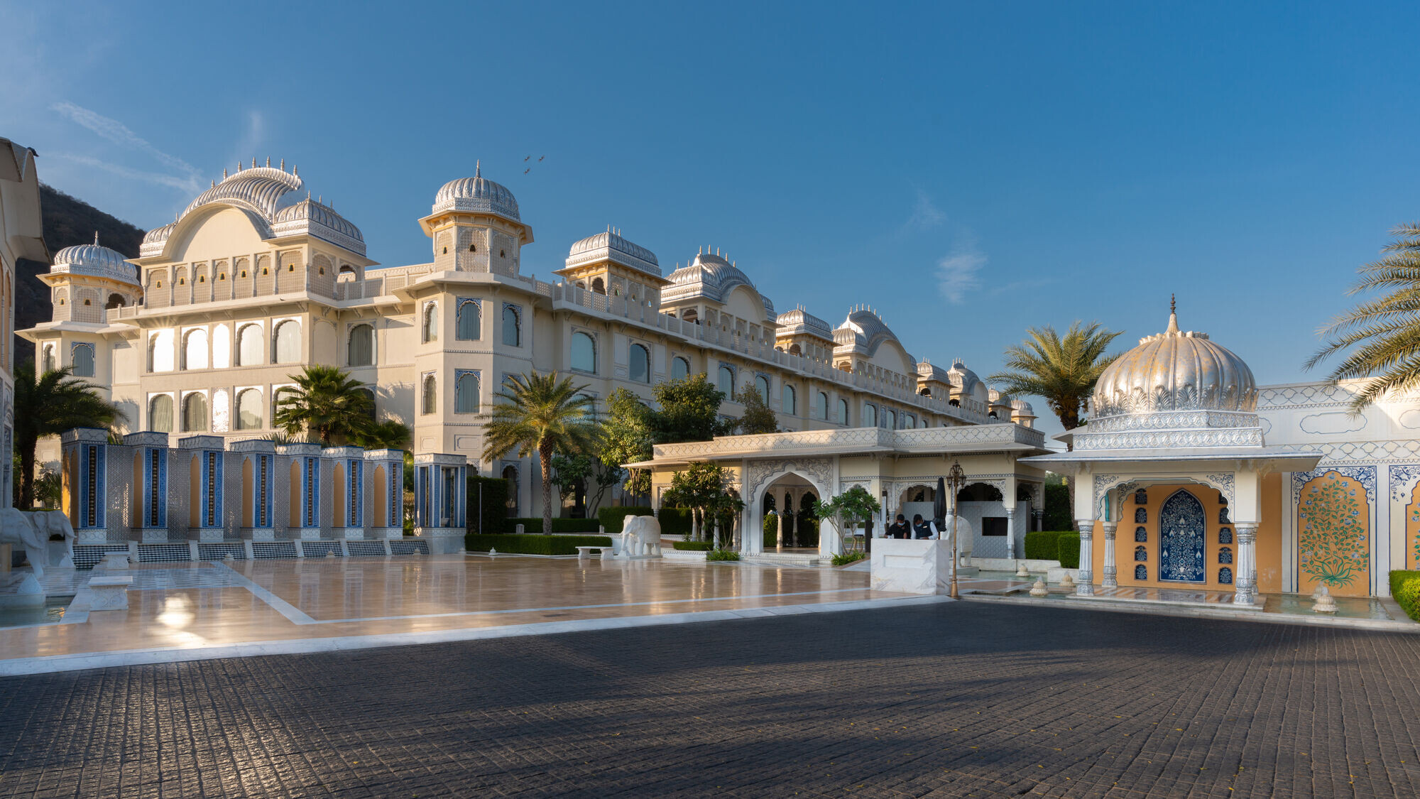 https://archello.com/story/142316/attachments/photos-videos/4 photo_credit The Leela Palace