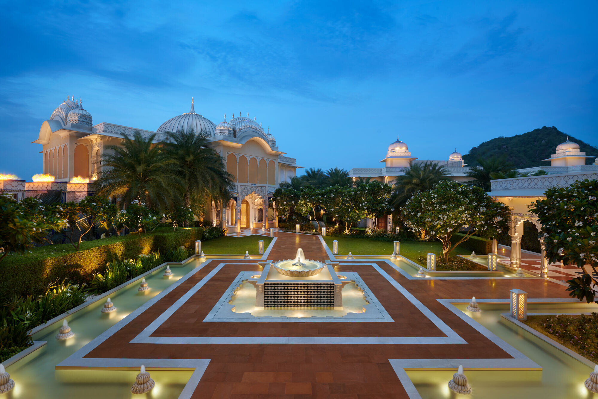 https://archello.com/story/142316/attachments/photos-videos/7 photo_credit The Leela Palace