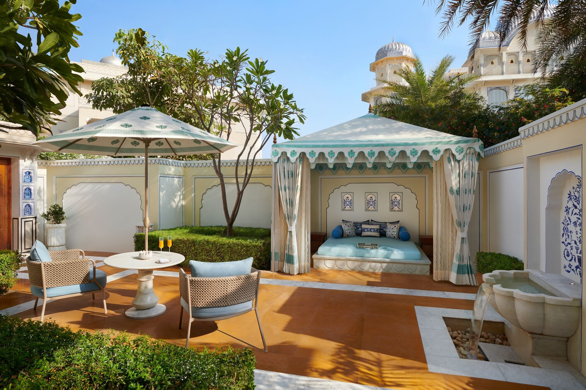 https://archello.com/story/142316/attachments/photos-videos/15 photo_credit The Leela Palace