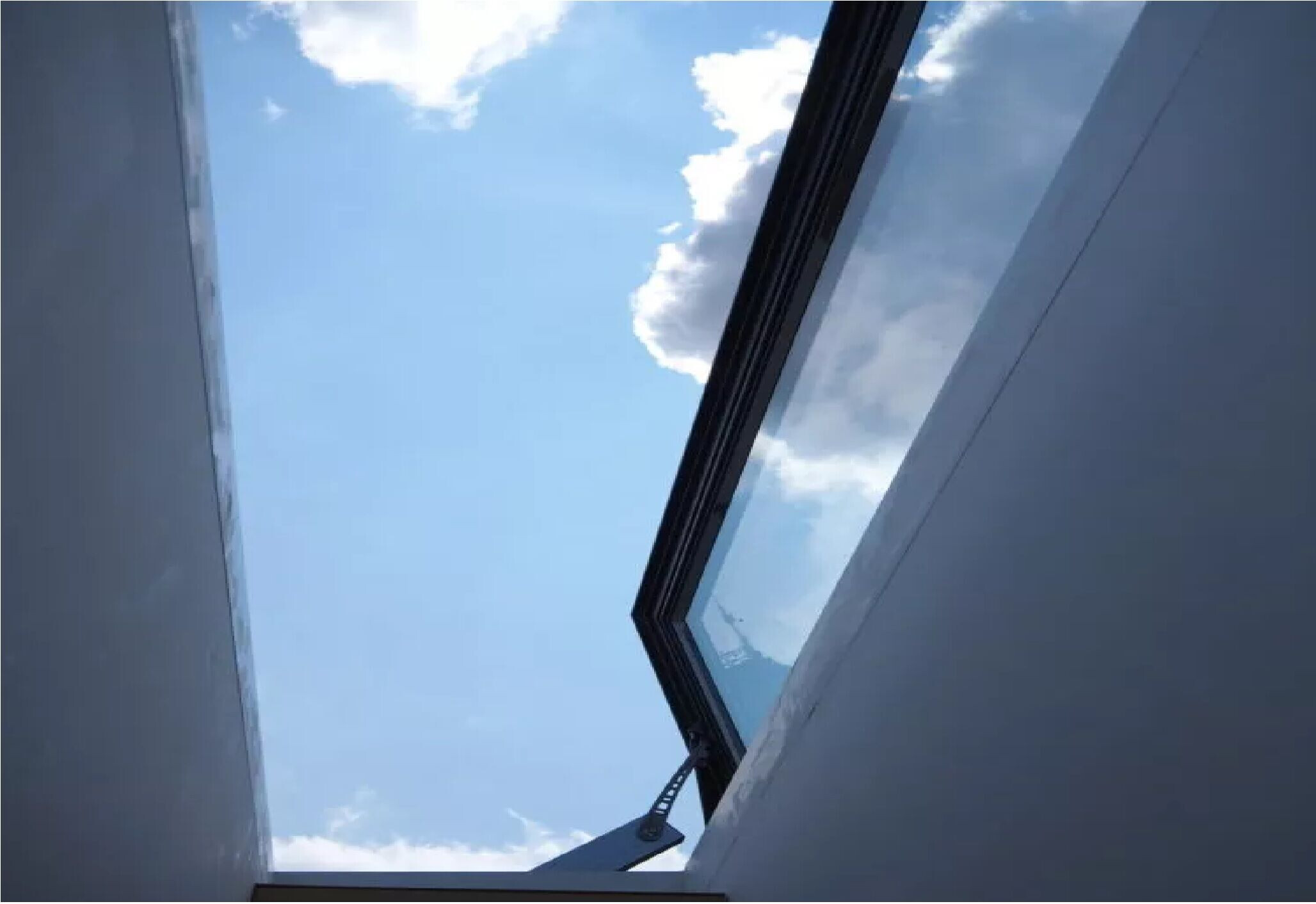 https://archello.com/product/108584/attachments/photos-videos/2