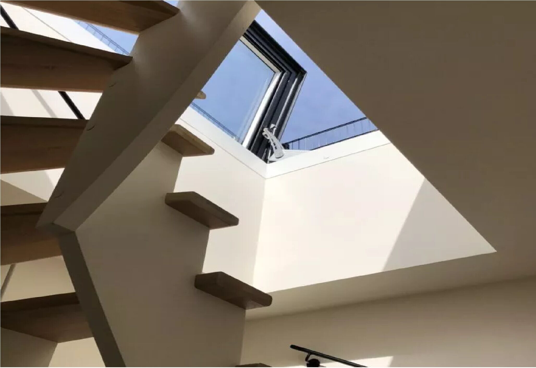 https://archello.com/product/108584/attachments/photos-videos/6