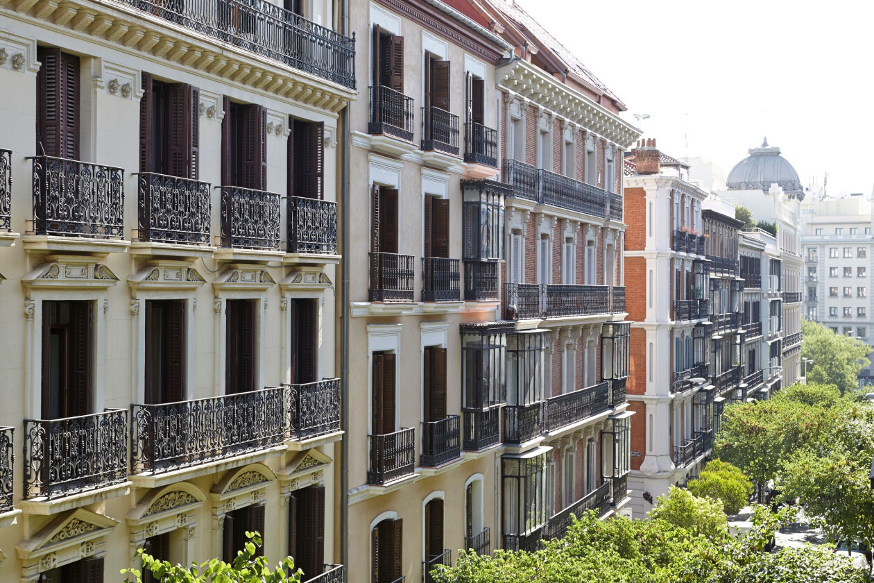 60 Balconies Design