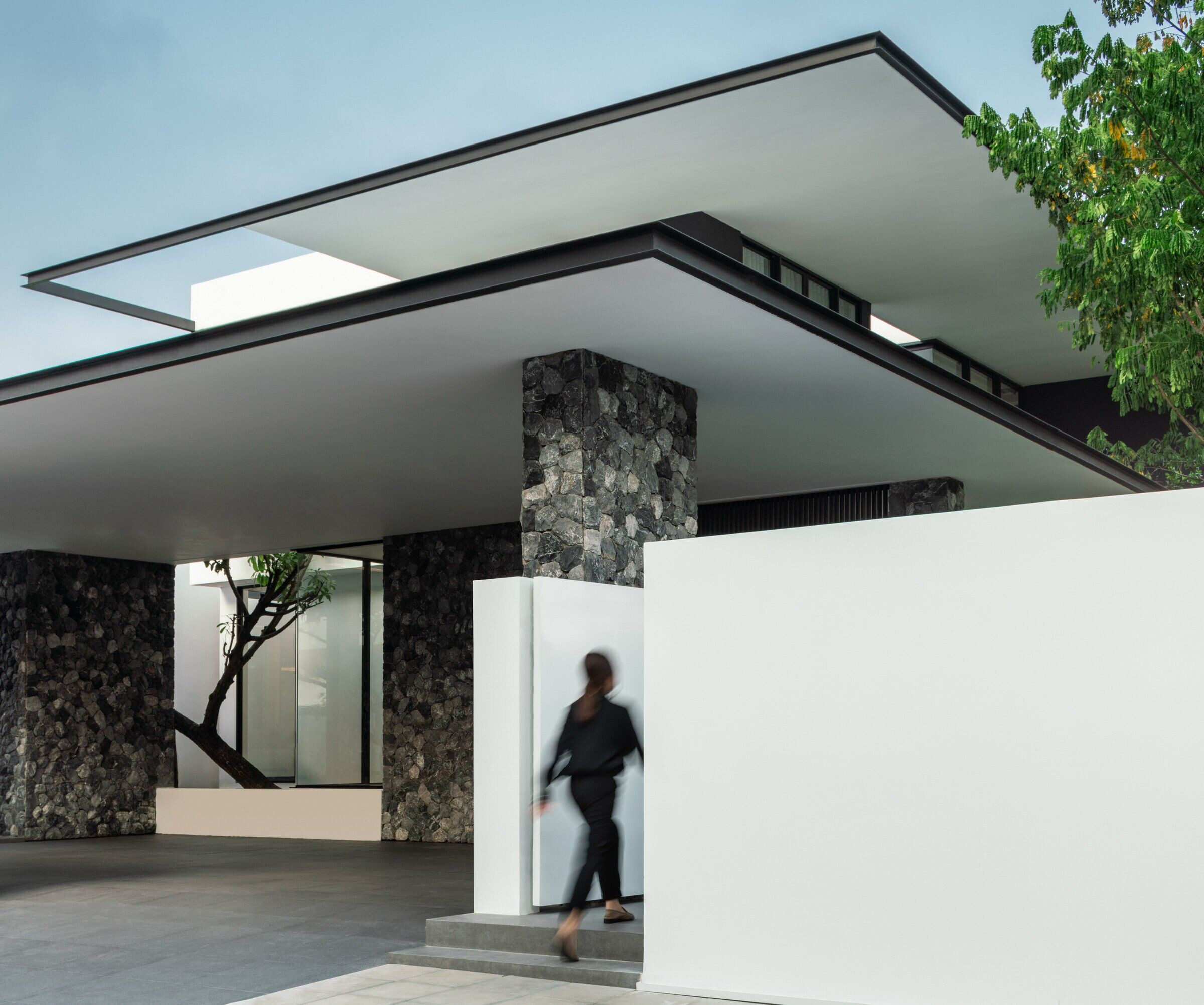 https://archello.com/story/143644/attachments/photos-videos/3 photo_credit Chalermwat Wongchompoo (Sofography)