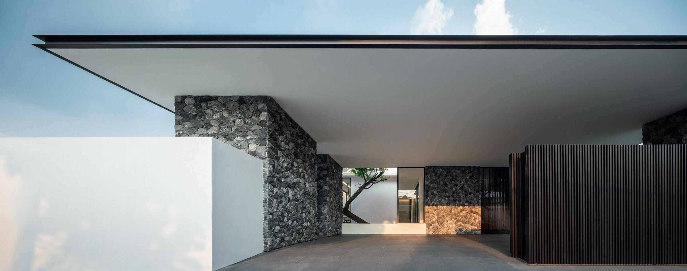 https://archello.com/story/143644/attachments/photos-videos/5 photo_credit Chalermwat Wongchompoo (Sofography)