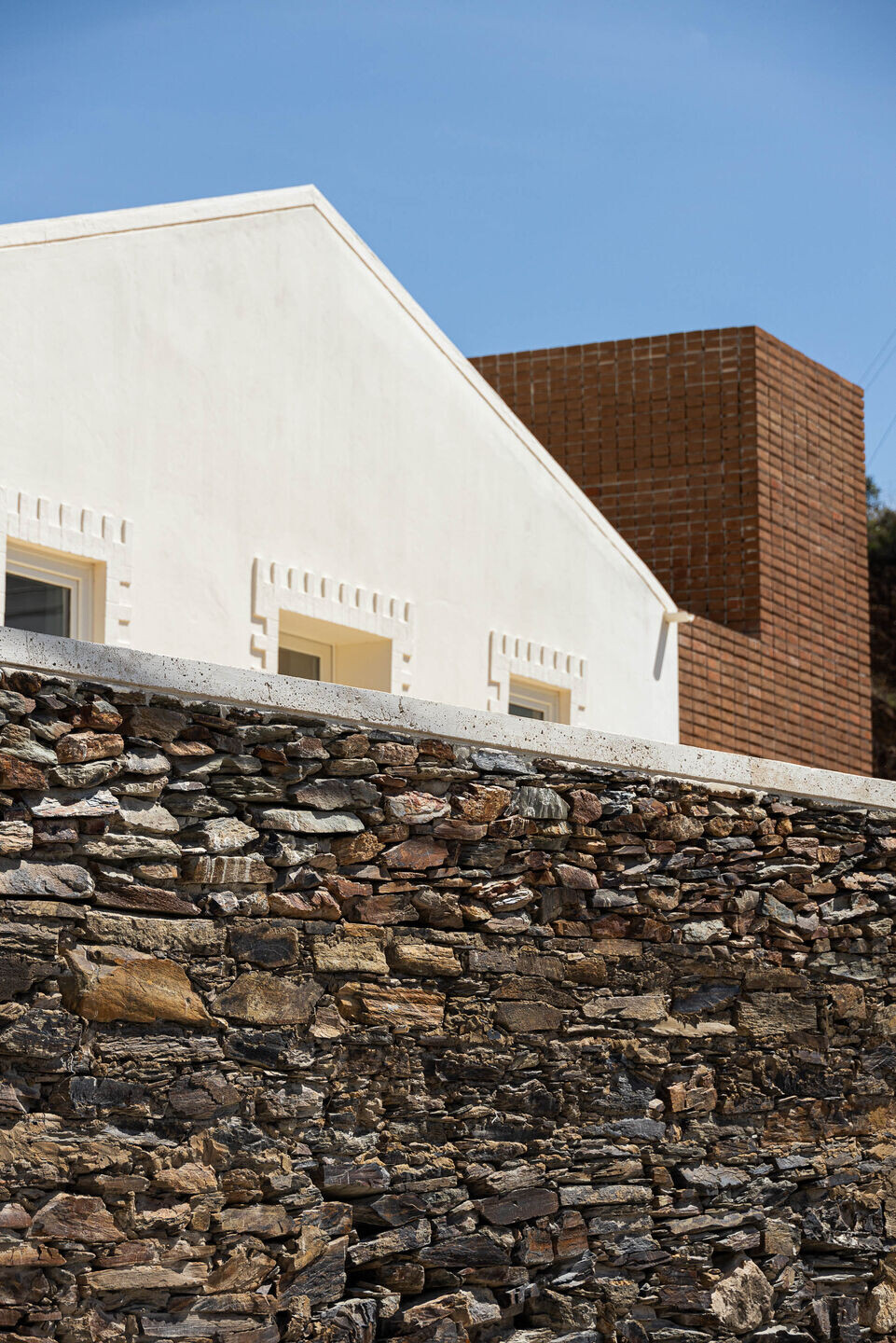 https://archello.com/story/144099/attachments/photos-videos/4 photo_credit Ivo Tavares Studio
