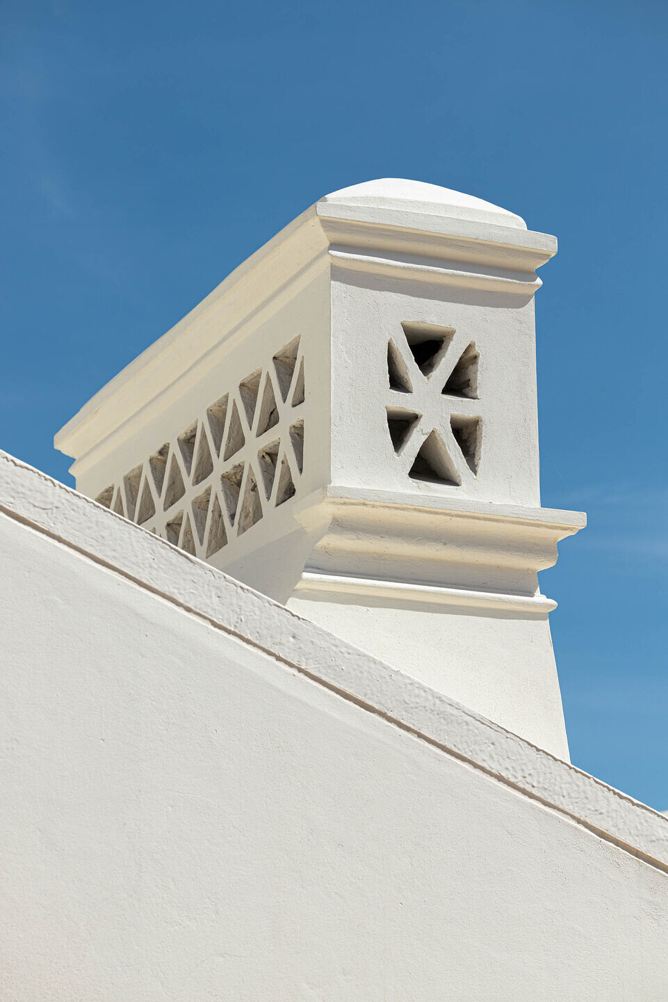 https://archello.com/story/144099/attachments/photos-videos/25 photo_credit Ivo Tavares Studio