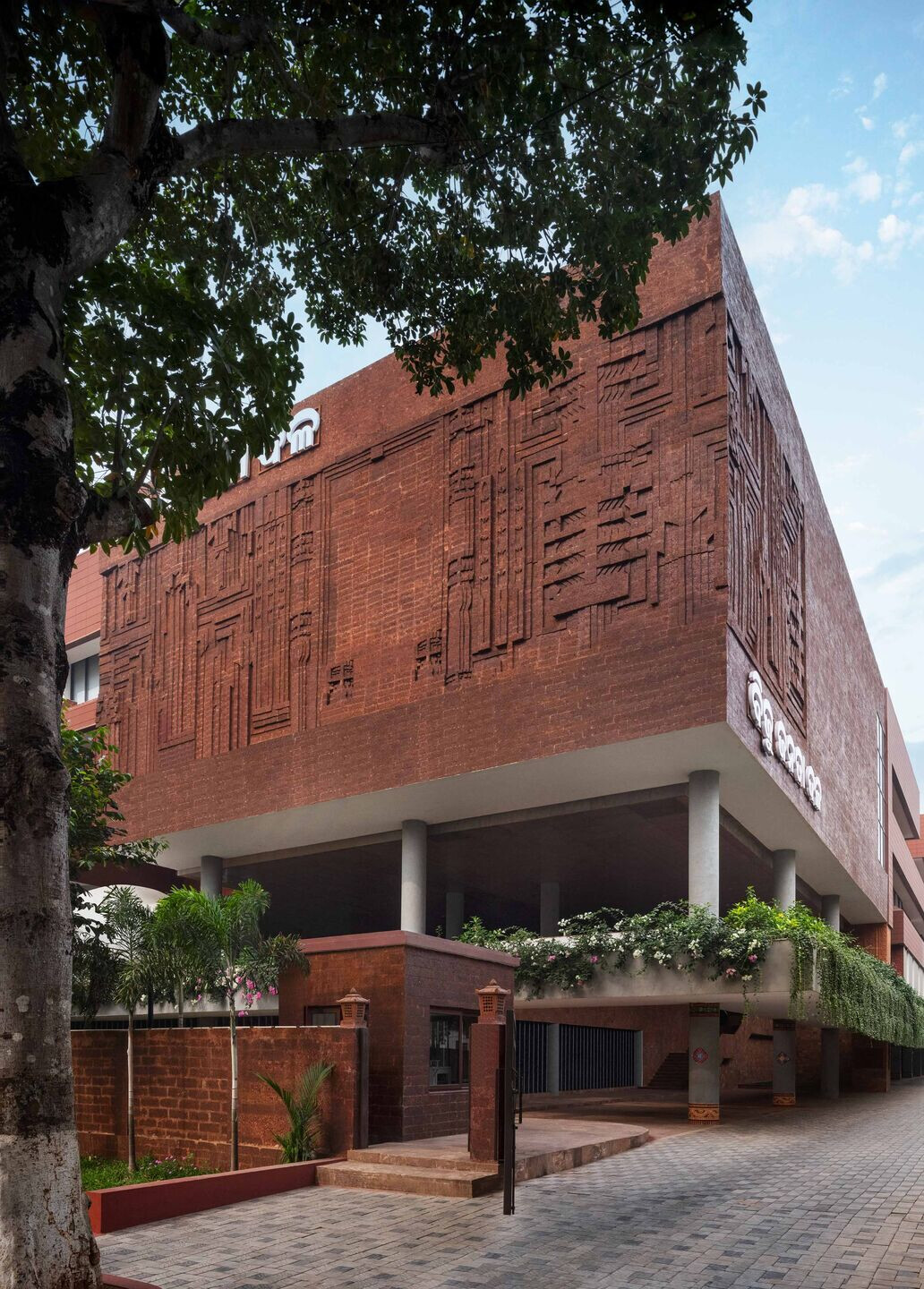 https://archello.com/story/144094/attachments/photos-videos/12 photo_credit Suryan//Dang