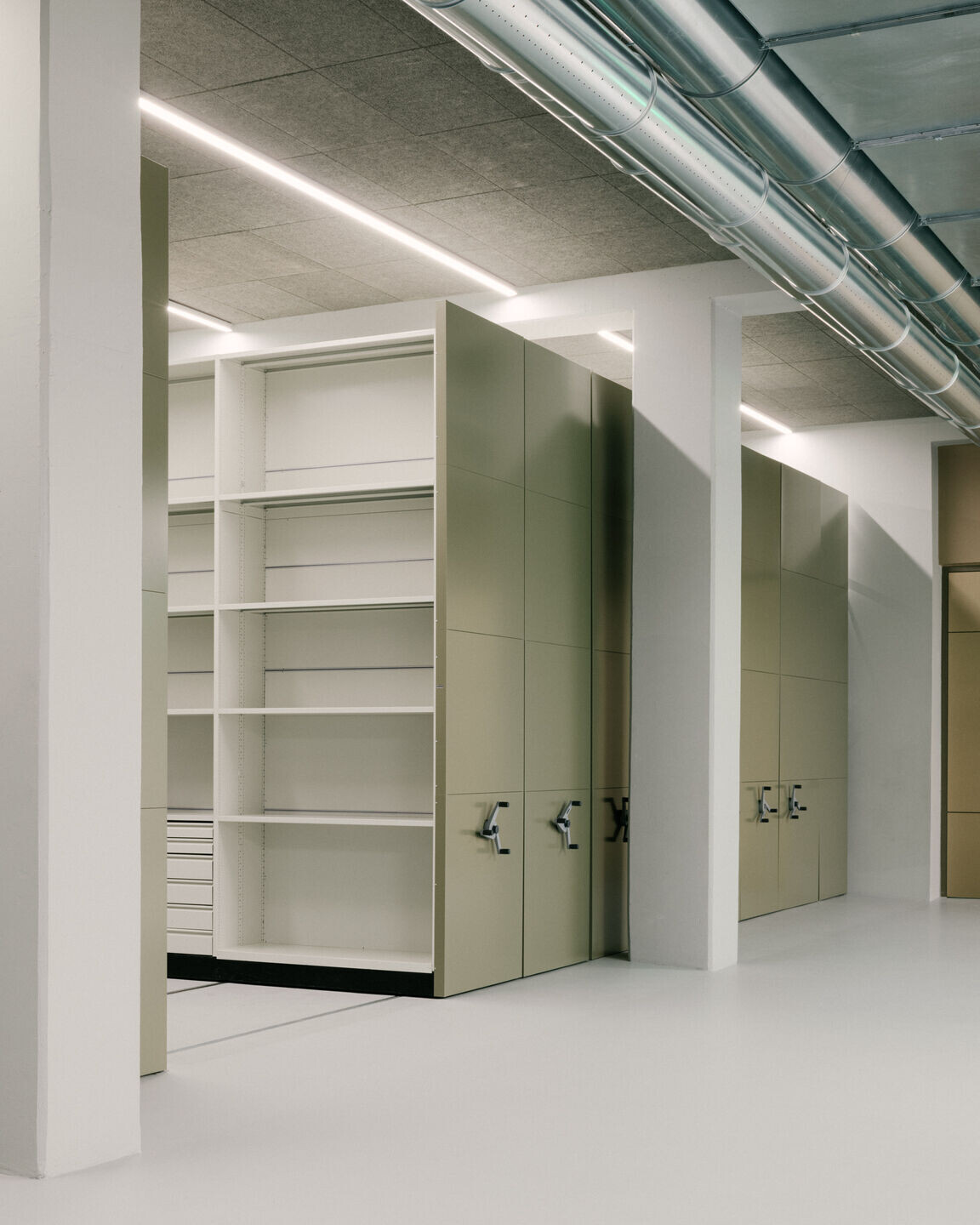 https://archello.com/story/144295/attachments/photos-videos/5 photo_credit Maxime Verret for h2o architectes