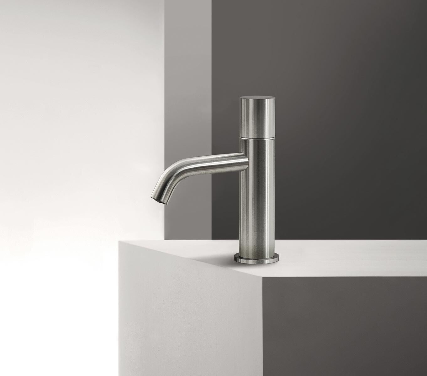 https://archello.com/product/59355/attachments/photos-videos/4