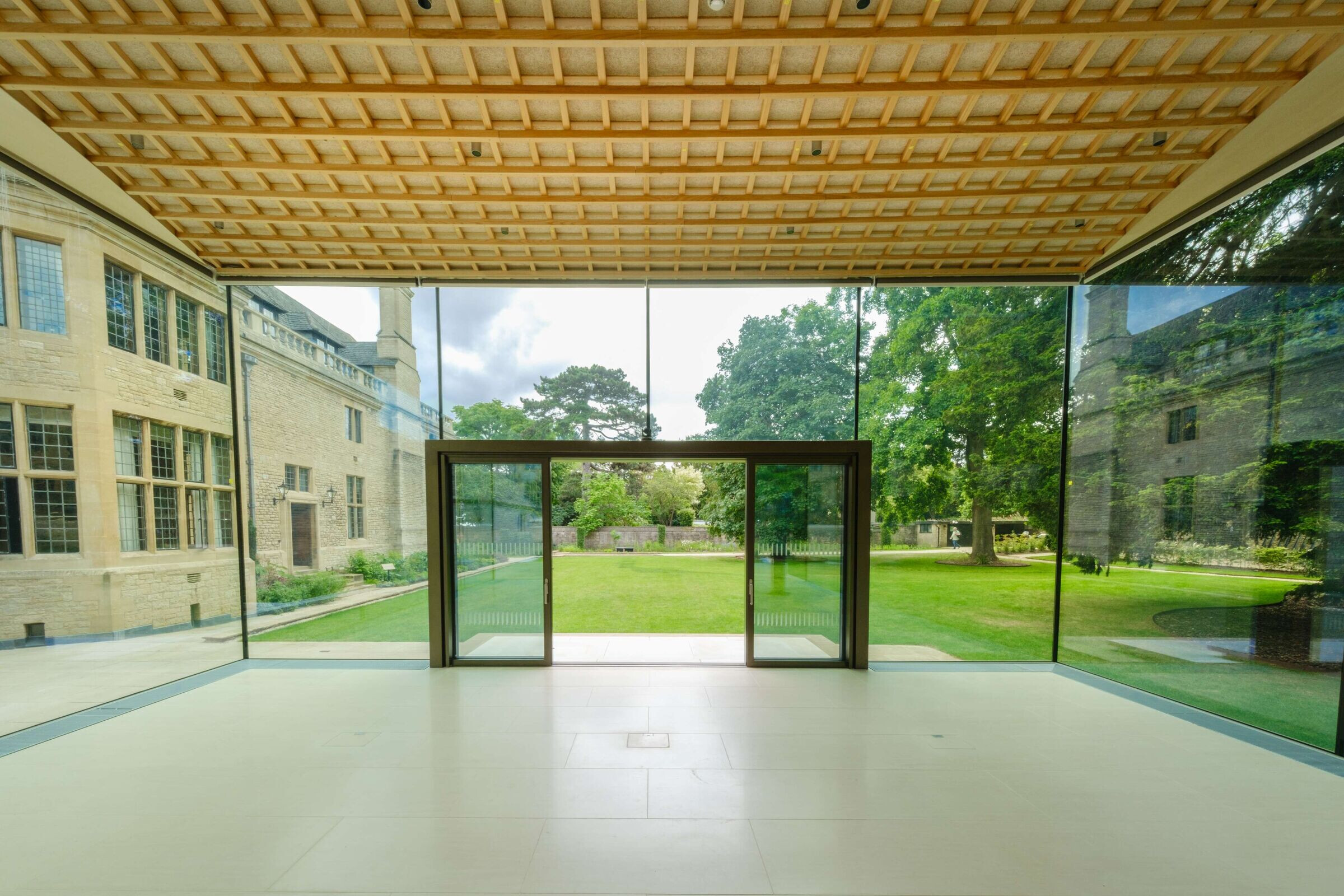 https://archello.com/story/145366/attachments/photos-videos/9 photo_credit Rhodes House internal front door 2