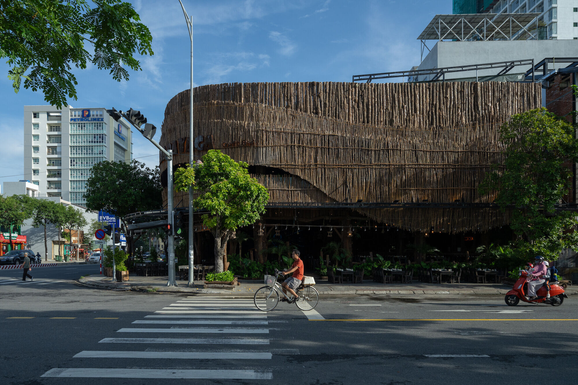 https://archello.com/story/146300/attachments/photos-videos/3 photo_credit Quang Tran