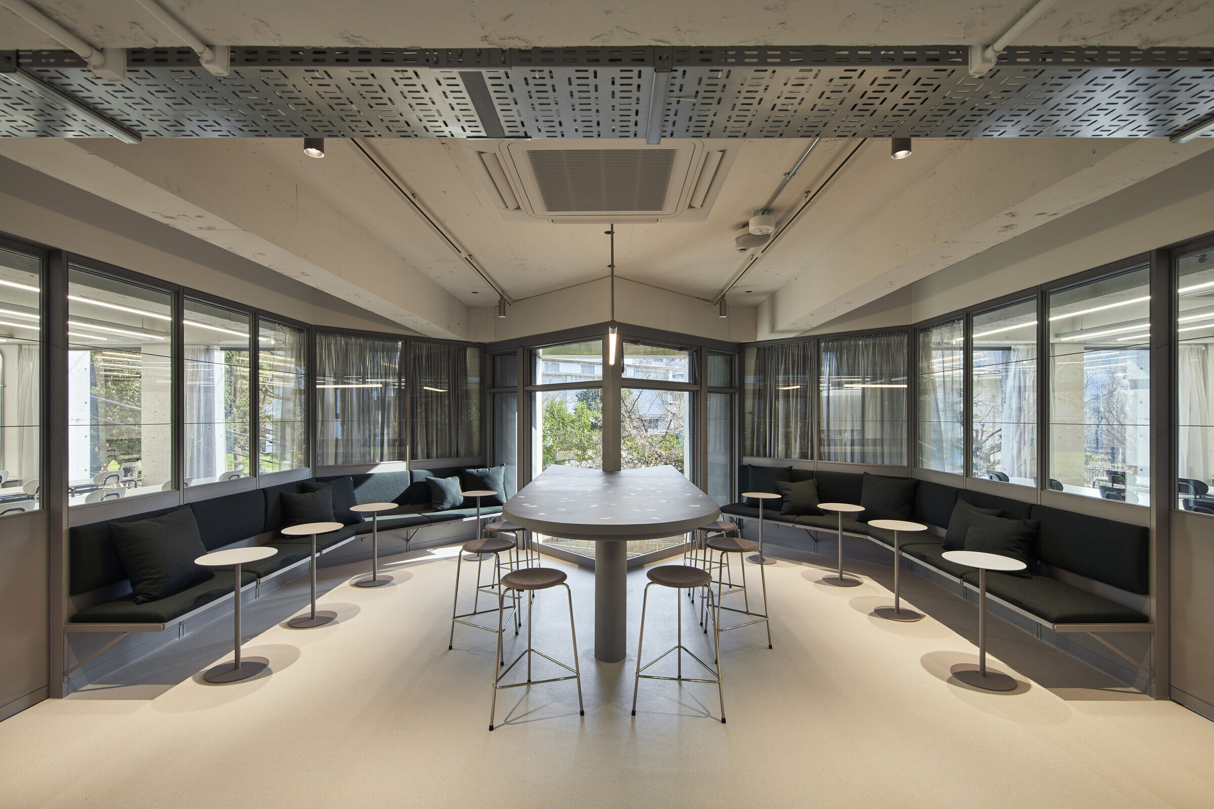 https://archello.com/story/146556/attachments/photos-videos/9 photo_credit Koji Fujii(TOREAL)