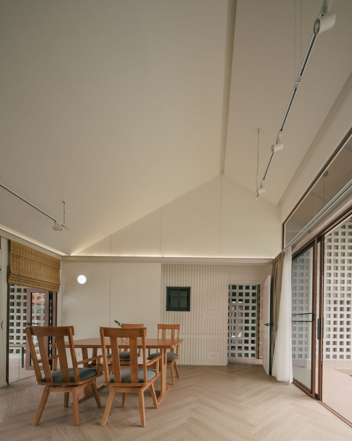 https://archello.com/story/147414/attachments/photos-videos/17 photo_credit Sky|Ground