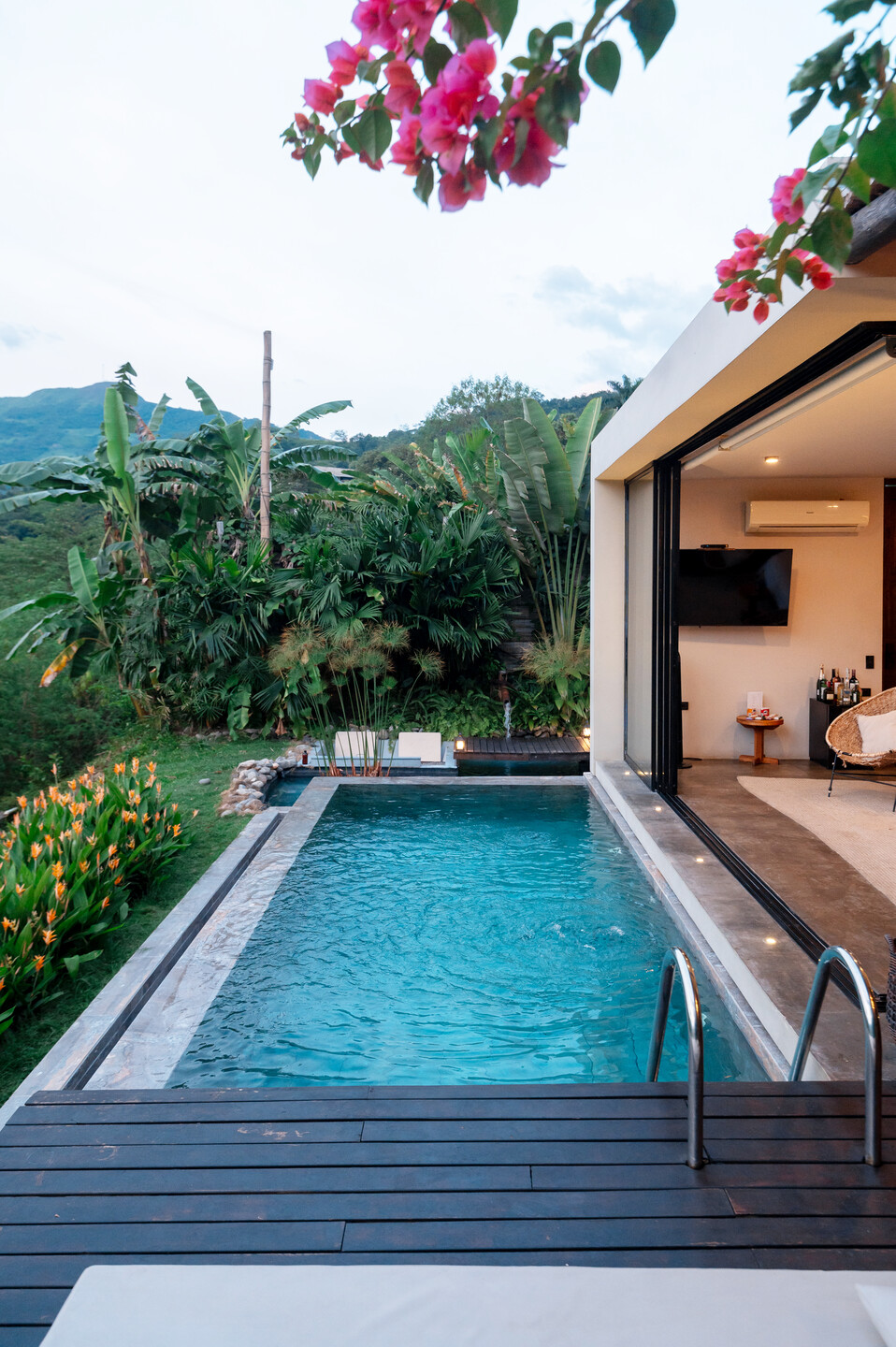 https://archello.com/story/147586/attachments/photos-videos/4 photo_credit Miguel Velasquez / Nakuma Luxury House