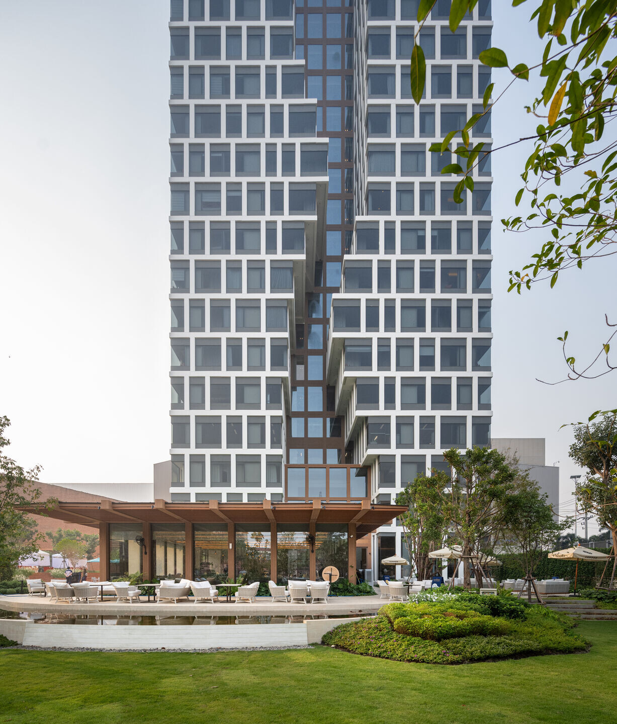 https://archello.com/story/147881/attachments/photos-videos/8 photo_credit Rungkit Charoenwat