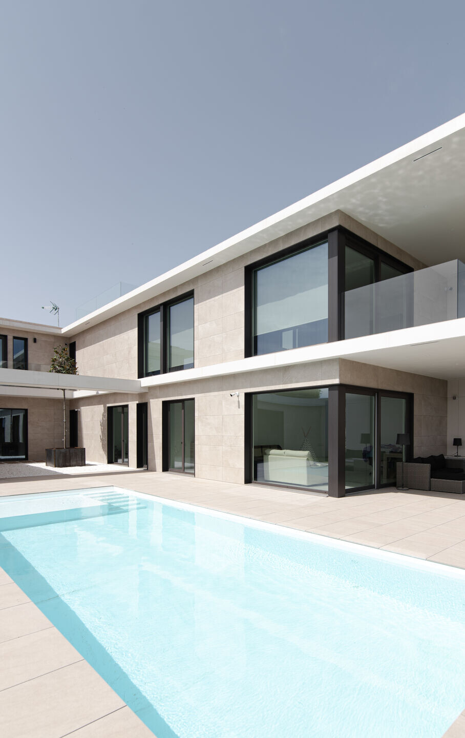 https://archello.com/story/148109/attachments/photos-videos/14 photo_credit Casas inHAUS | Fabulous house with pool on the Costa Daurada