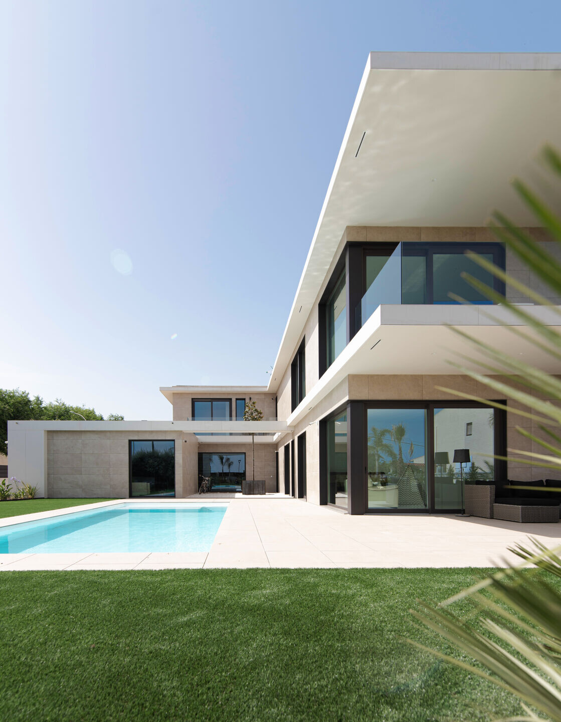 https://archello.com/story/148109/attachments/photos-videos/2 photo_credit Casas inHAUS | Fabulous house with pool on the Costa Daurada