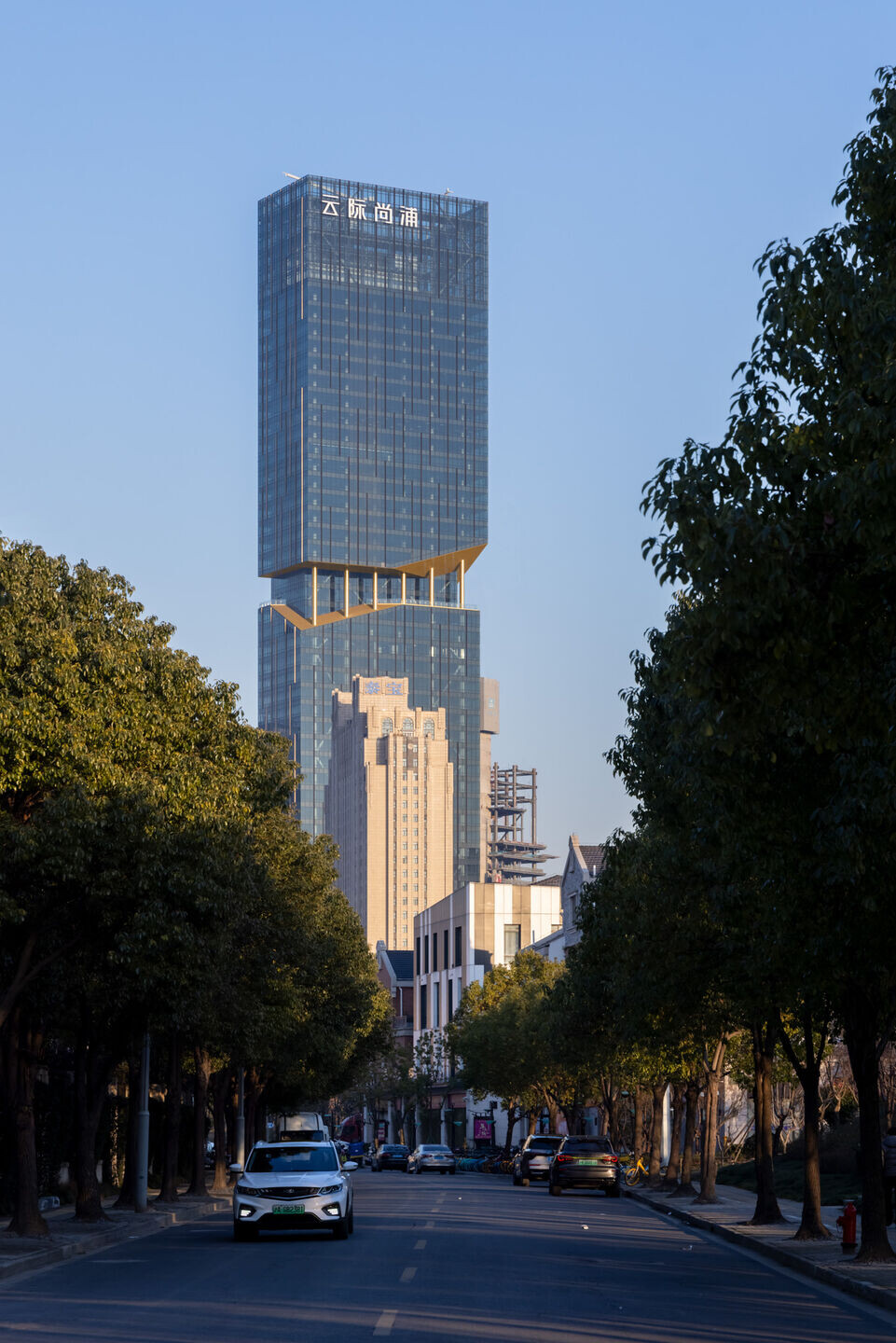 https://archello.com/story/148464/attachments/photos-videos/3 photo_credit The Axiom by Ole Scheeren © Buro-OS_02 Photo by Iwan Baan