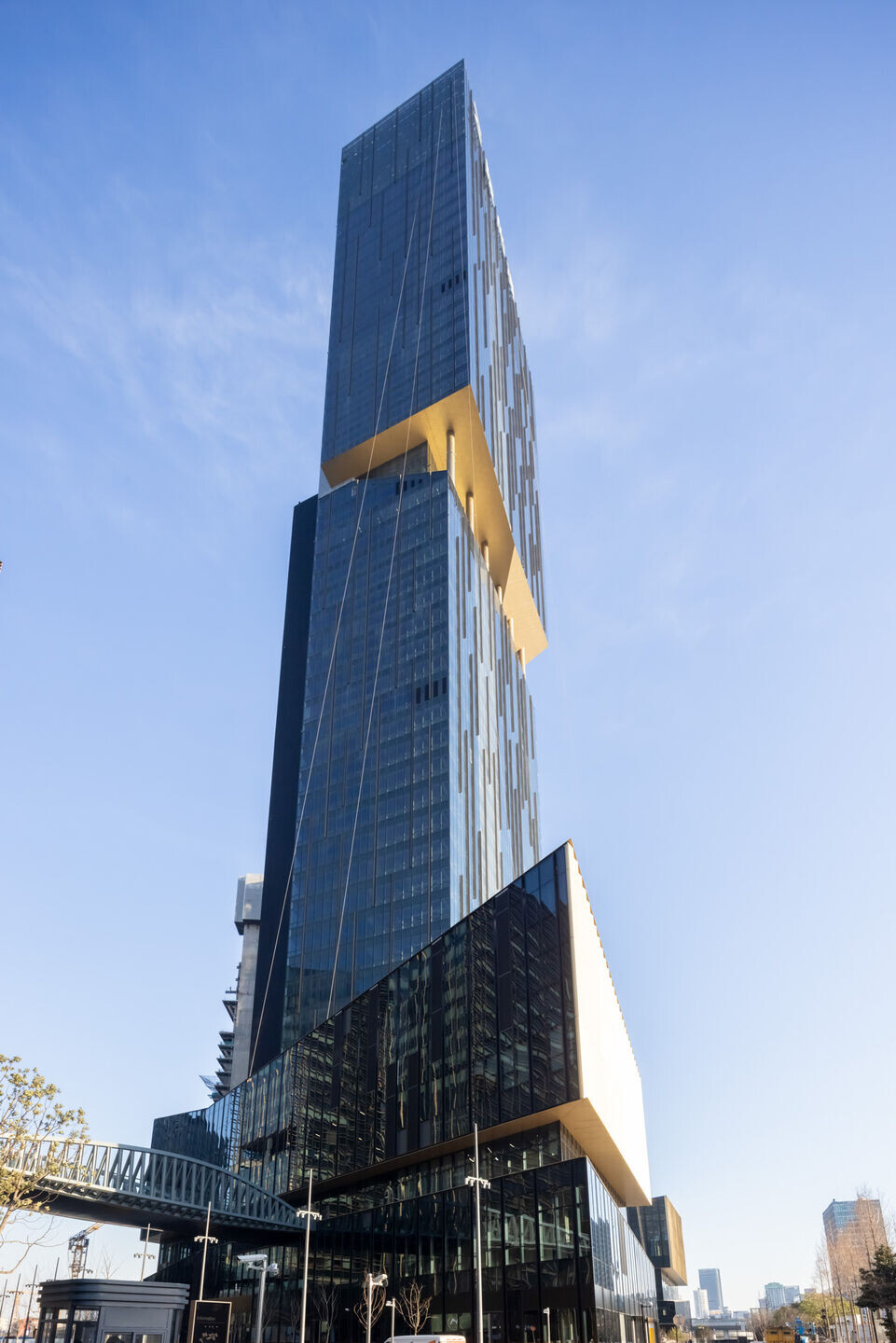 https://archello.com/story/148464/attachments/photos-videos/8 photo_credit The Axiom by Ole Scheeren © Buro-OS_08 Photo by Iwan Baan