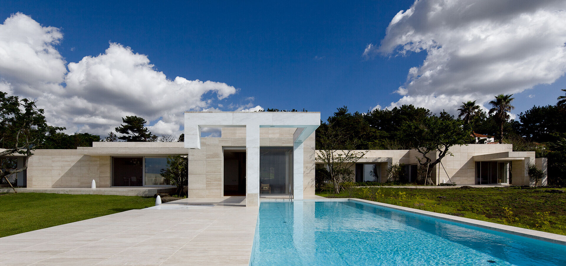 https://archello.com/story/148560/attachments/photos-videos/9 photo_credit © Fernando Guerra