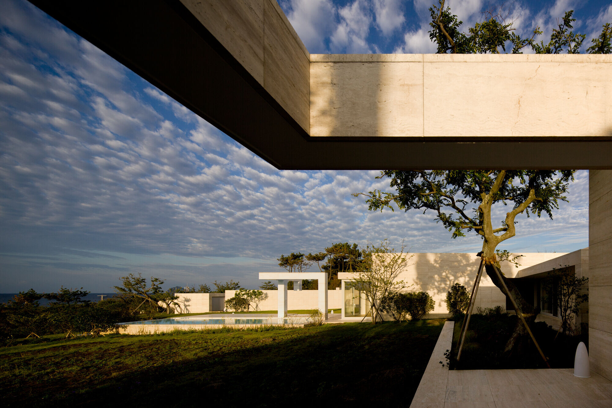 https://archello.com/story/148560/attachments/photos-videos/6 photo_credit © Fernando Guerra