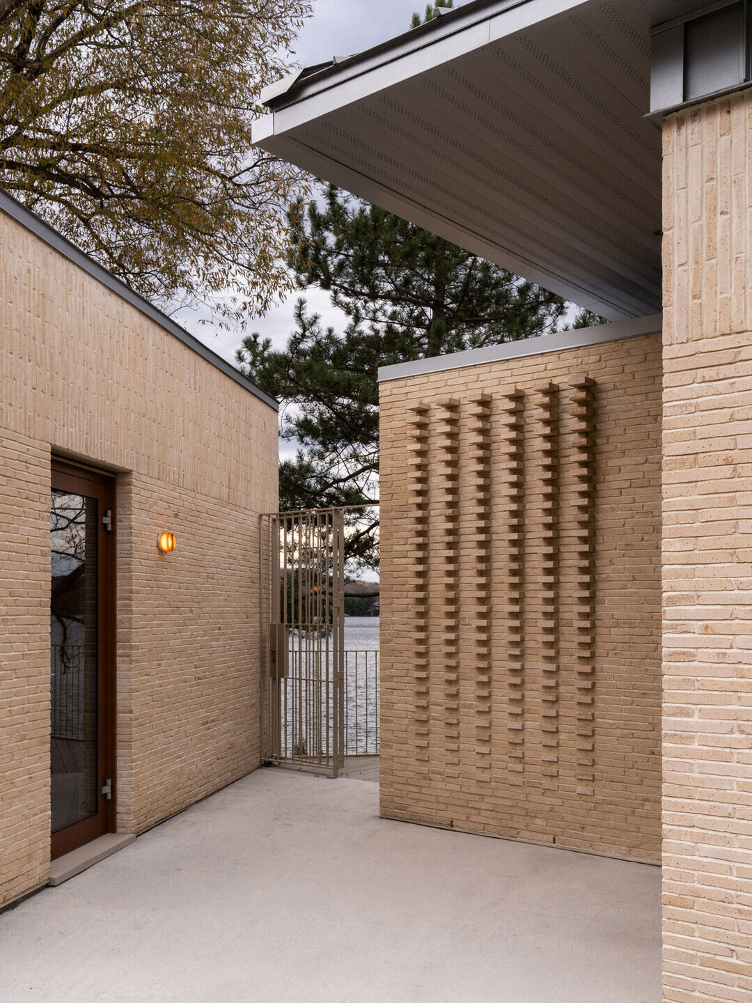 https://archello.com/story/149090/attachments/photos-videos/7 photo_credit Raphaël Thibodeau