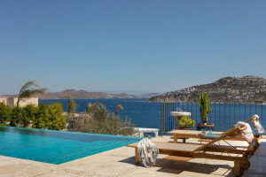 Porcelain and Ceramic Pool Tiles