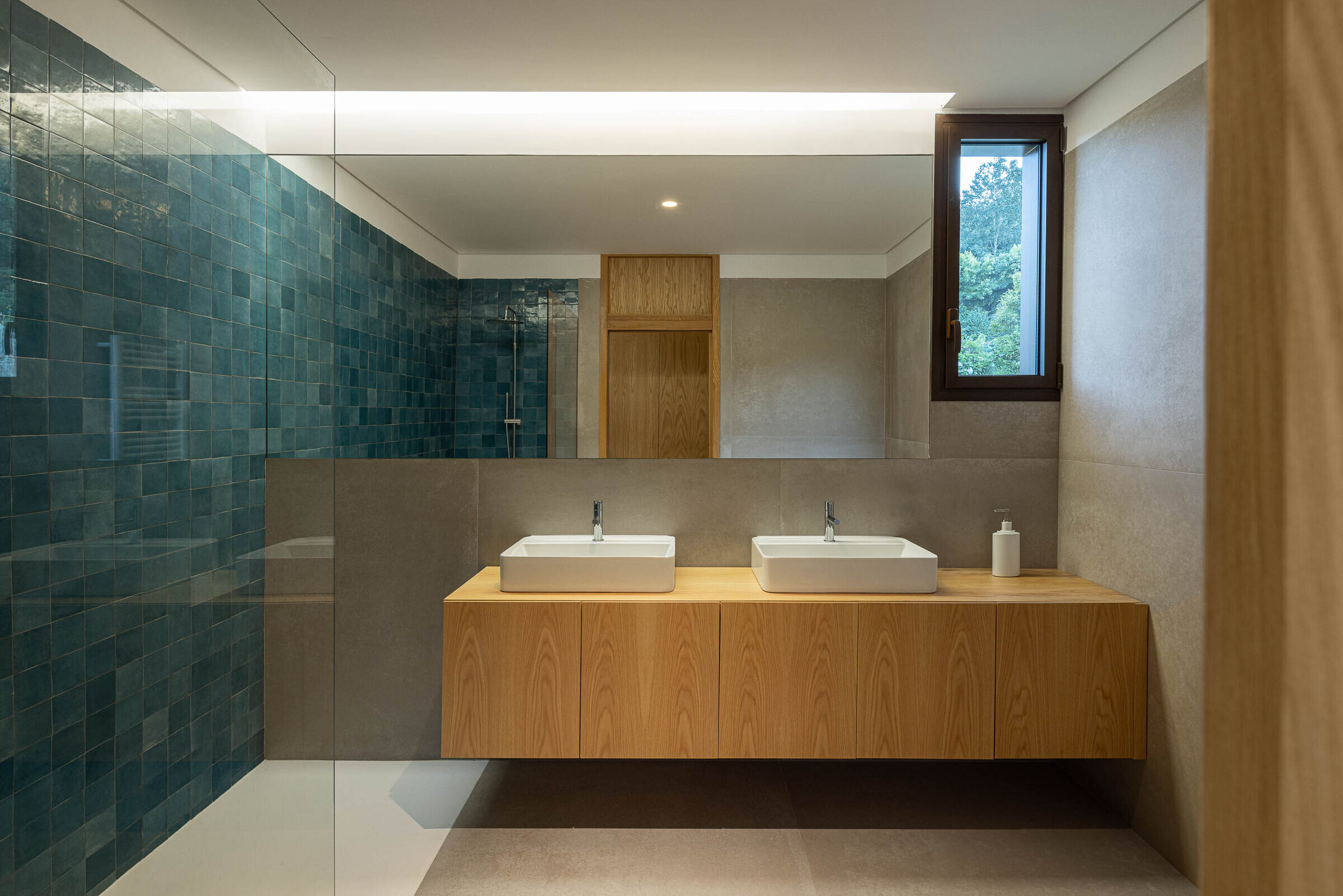 https://archello.com/story/150768/attachments/photos-videos/45 photo_credit Ivo Tavares Studio