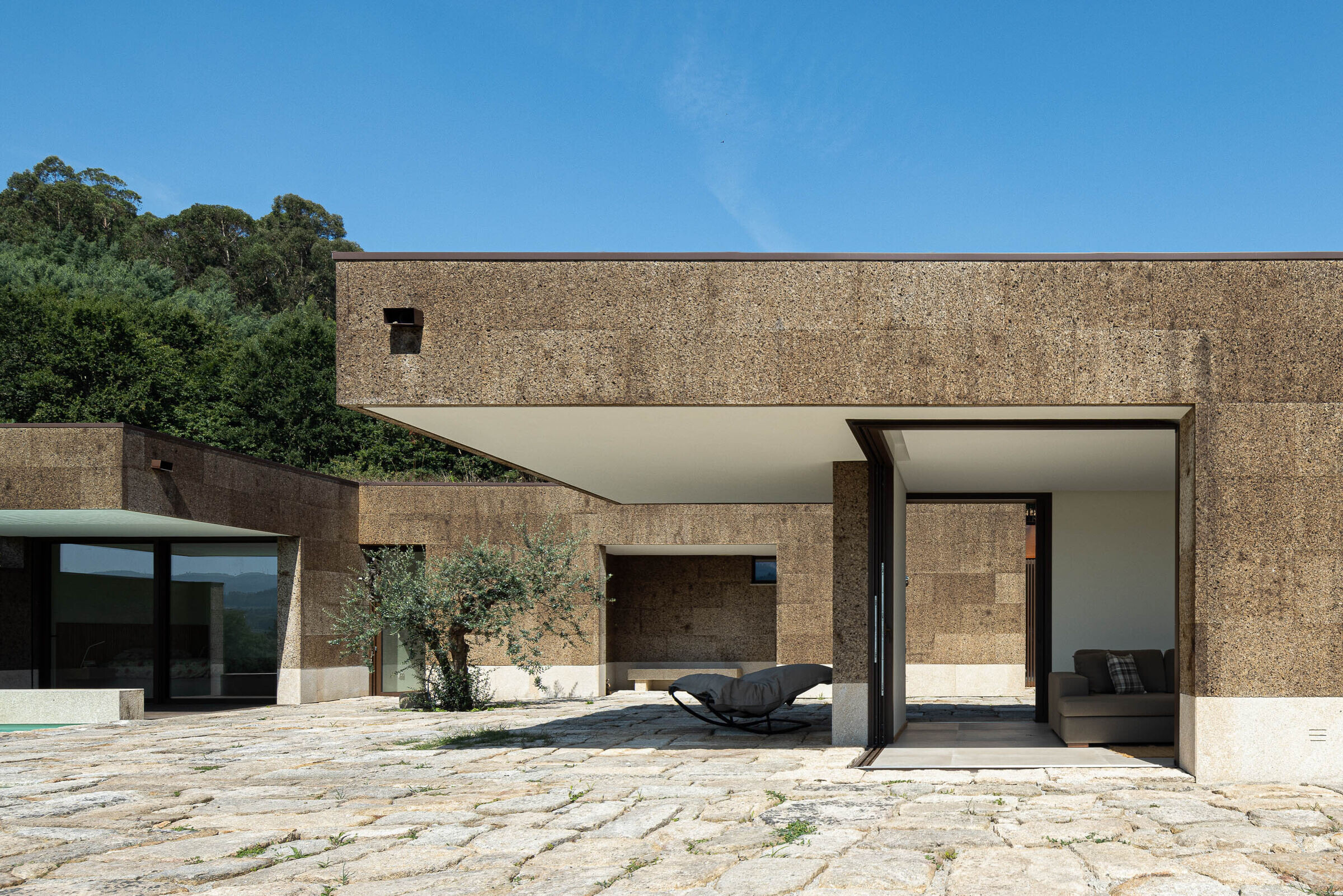 https://archello.com/story/150768/attachments/photos-videos/62 photo_credit Ivo Tavares Studio