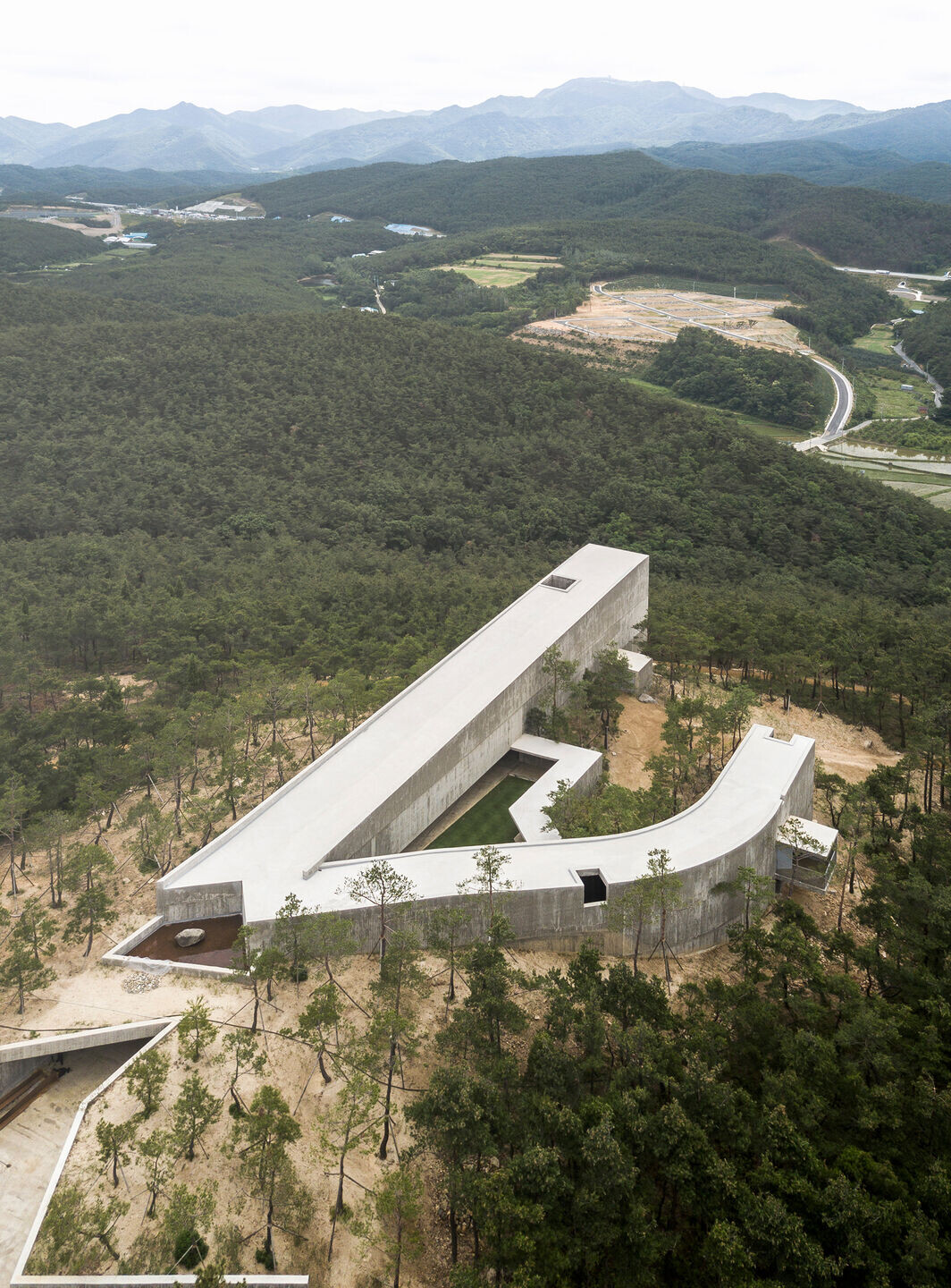 https://archello.com/story/151967/attachments/photos-videos/4 photo_credit ©Fernando Guerra