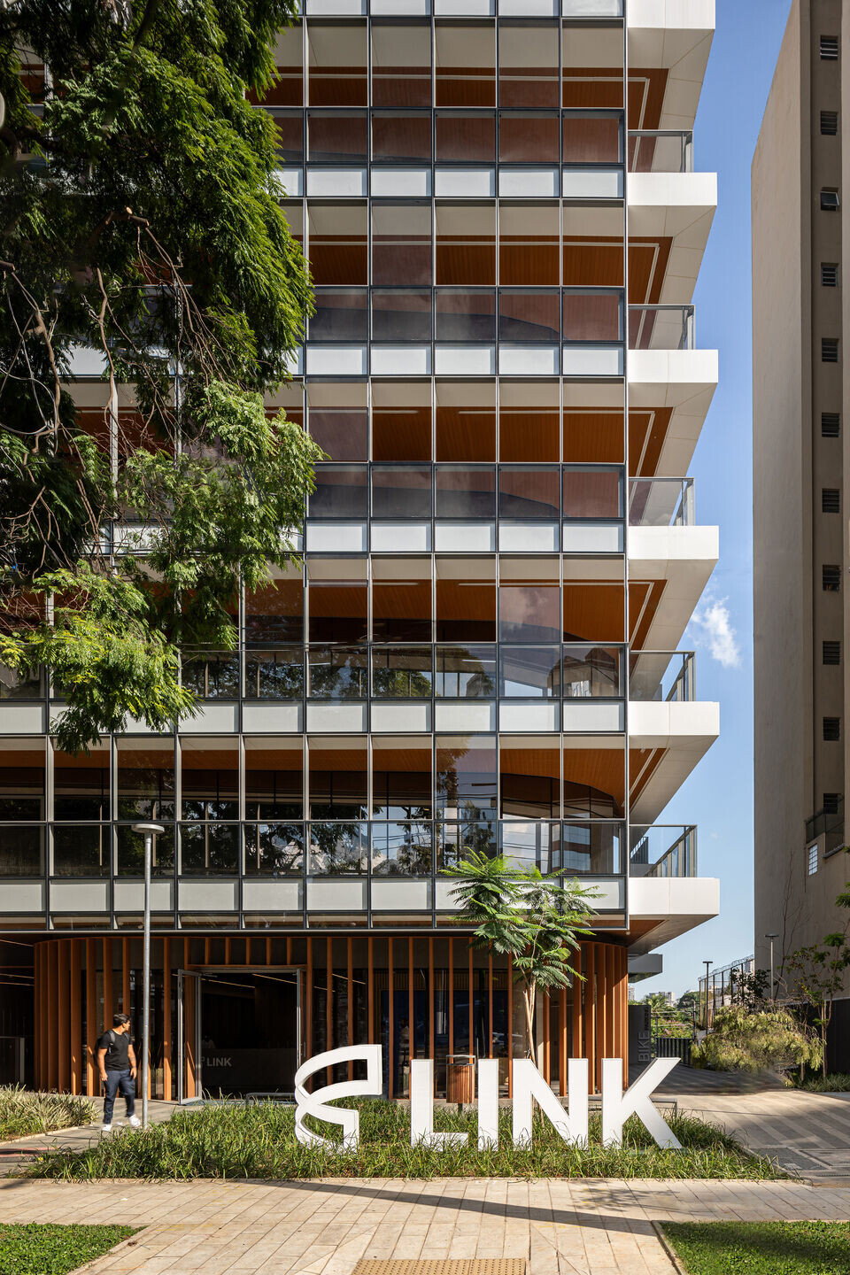 https://archello.com/story/151996/attachments/photos-videos/4 photo_credit Pedro Mascaro