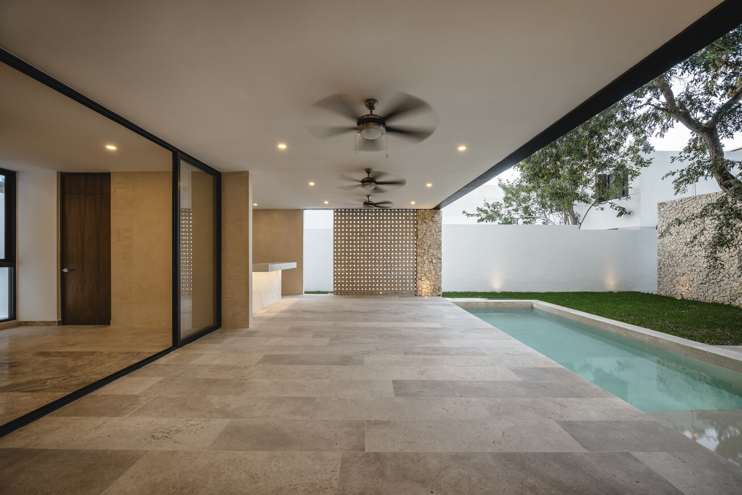 https://archello.com/story/152261/attachments/photos-videos/10 photo_credit Manolo R Solis