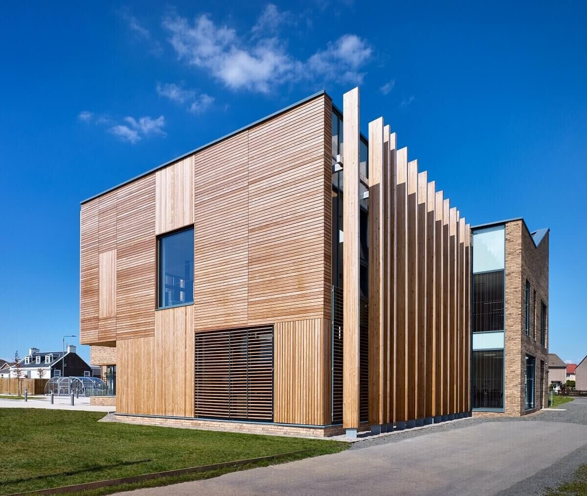 https://archello.com/product/98792/attachments/photos-videos/2 photo_credit Quarry Road | SILA Select® Siberian Larch in profile RW014 (95x20mm) | Anderson Bell Christie | Andrew Lee Photography