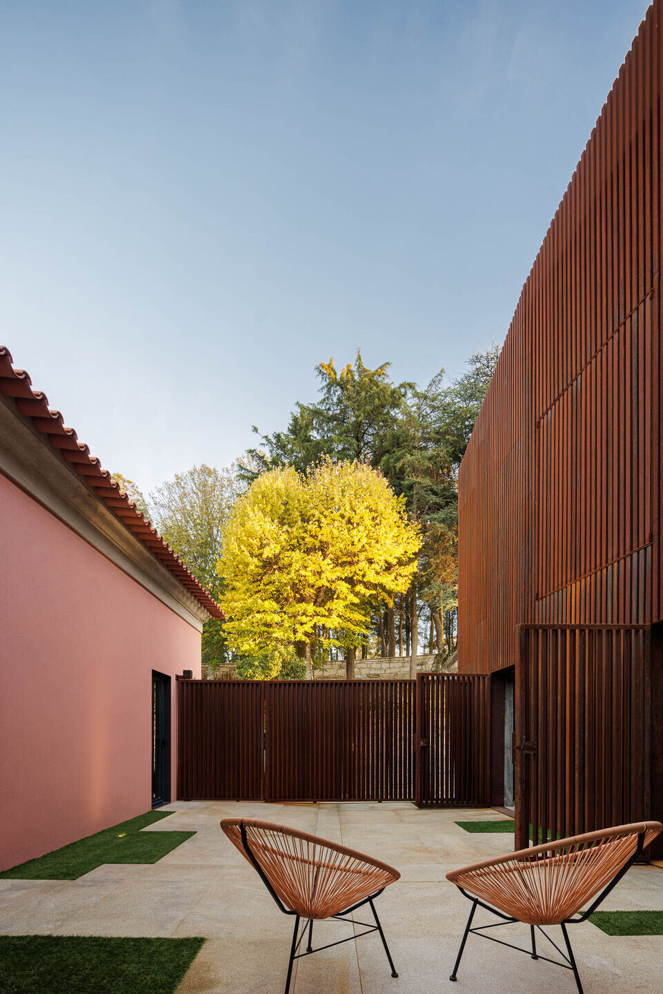 https://archello.com/story/152355/attachments/photos-videos/10 photo_credit Ivo Tavares Studio