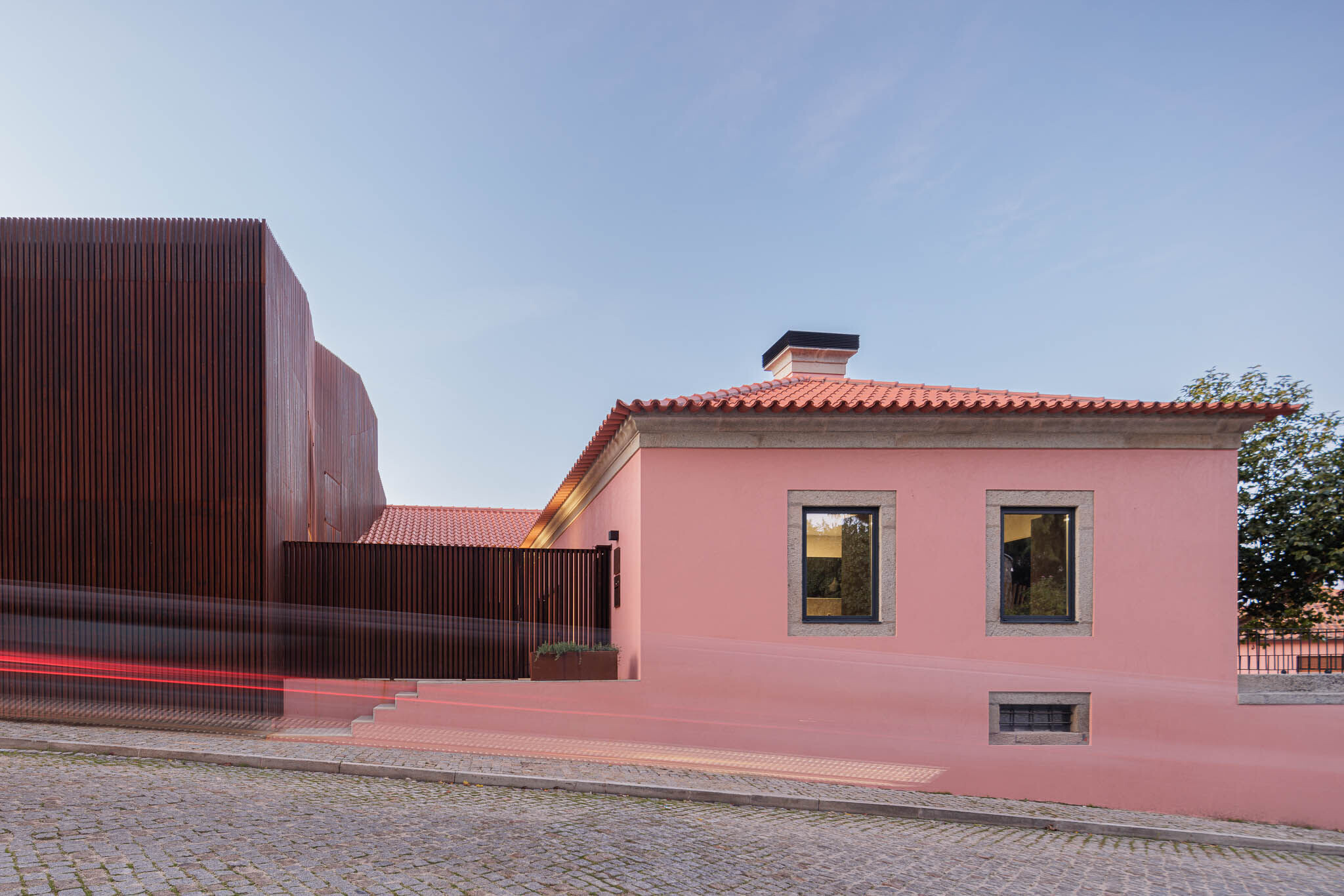 https://archello.com/story/152355/attachments/photos-videos/3 photo_credit Ivo Tavares Studio