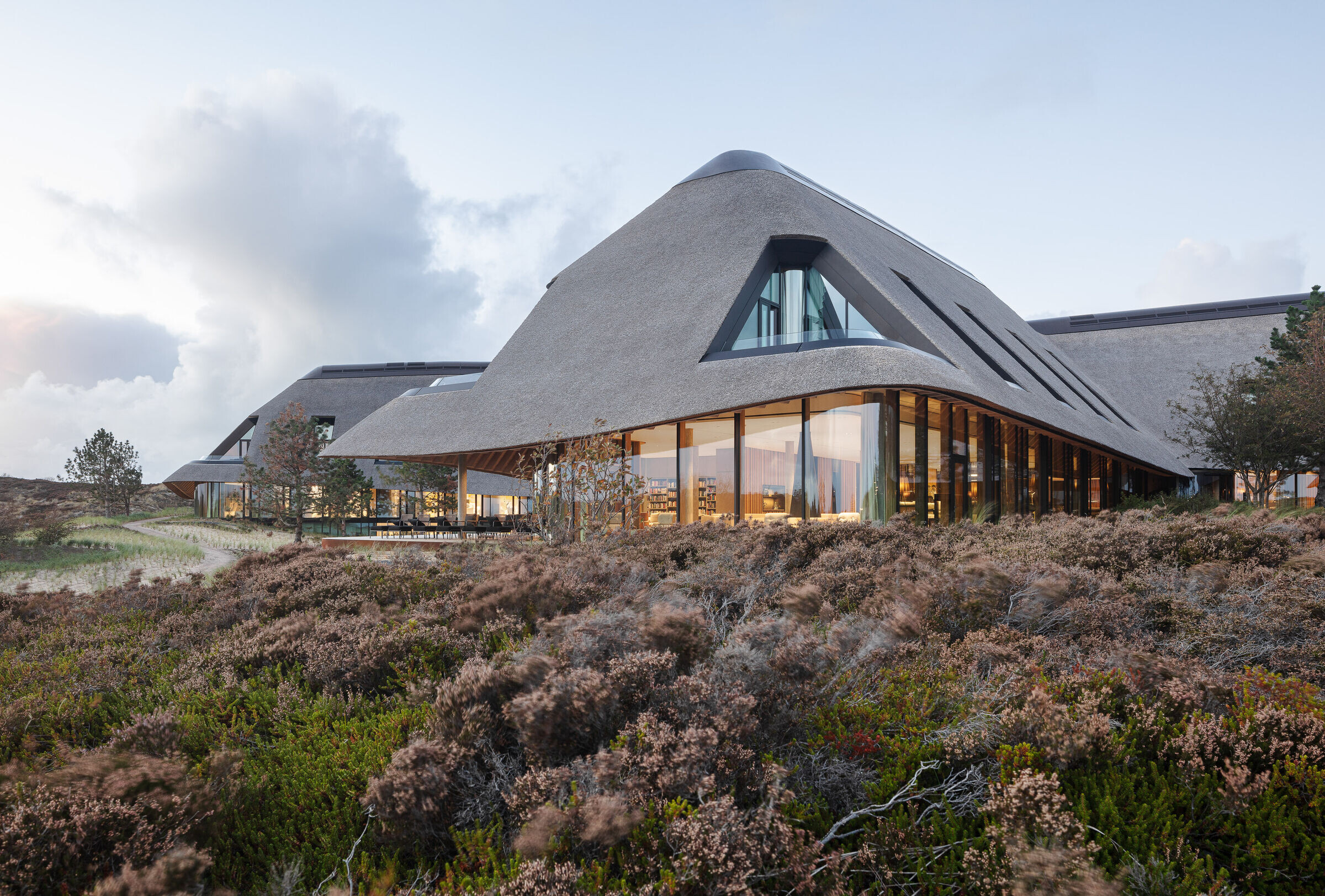https://archello.com/story/152523/attachments/photos-videos/8 photo_credit © ingenhoven associates / HGEsch