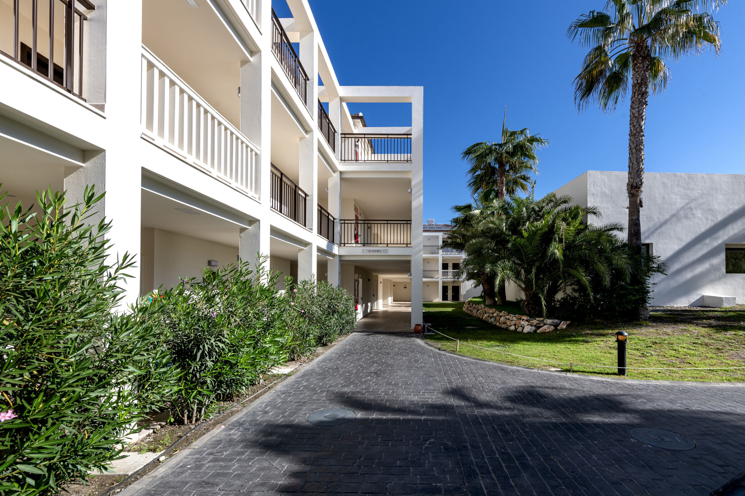 https://archello.com/story/153106/attachments/photos-videos/6 photo_credit Edgar de la Cova Abós http://www.redsofastudio.com